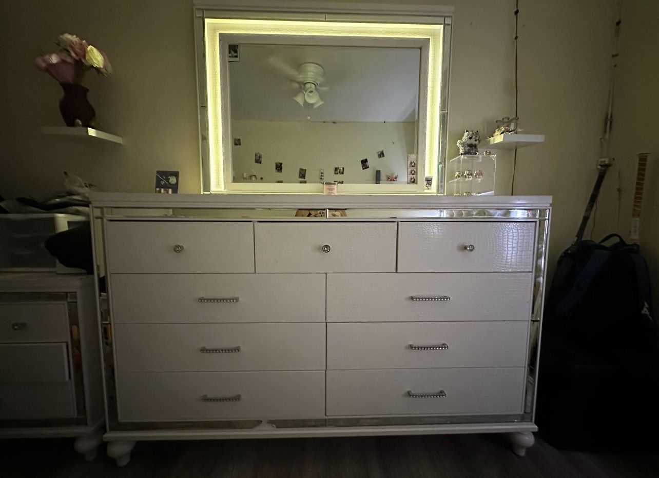 9 drawer dresser with mirror