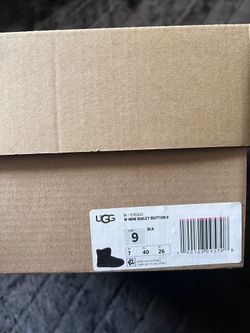 Ugg Mini Bailey Button 2 Woman Size 9