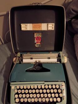 Vintage Smith Corona Super Sterling portable manual typewriter