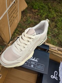 Women's shoes
