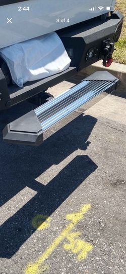 Universal towing hitch for trucks and SUVs