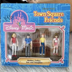 VTG 1980s Disney Magic Town Square Friends Mother Father Son and Daughter