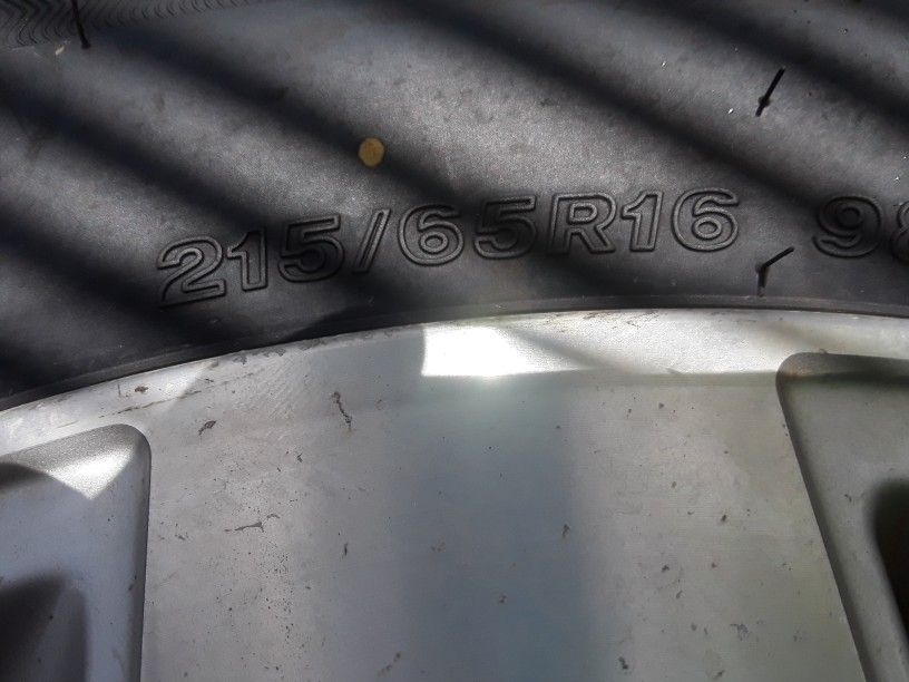 215 65 16 set of 4 toyota sienna tires 320 as is