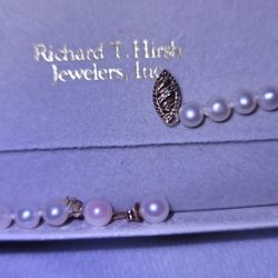 vintage  Freshwater cultured Akoya pearl necklace and Earring Set Wirh 14 K Clasp