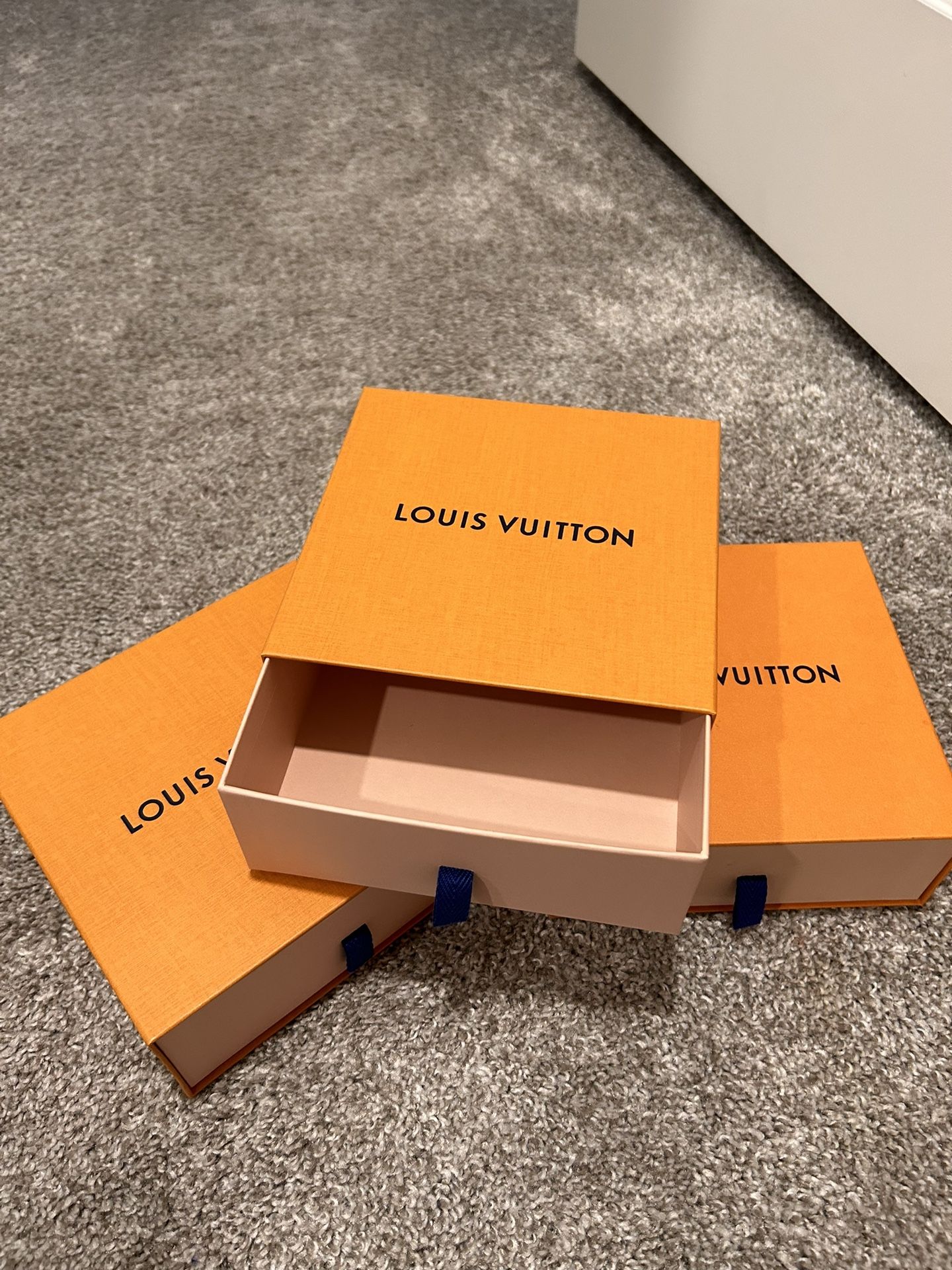 LOUIS VUITTON BELT BOX
