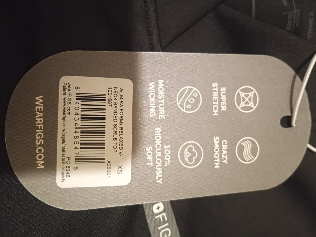FIGS SCRUBS TOP AND BOTTOM BRAND NEW!!!!!!