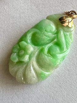 Vintage 14kYellow Gold stamped 585 on Bail Carved Jadeite jade
