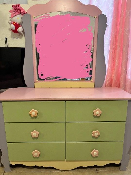 Girl's furniture set