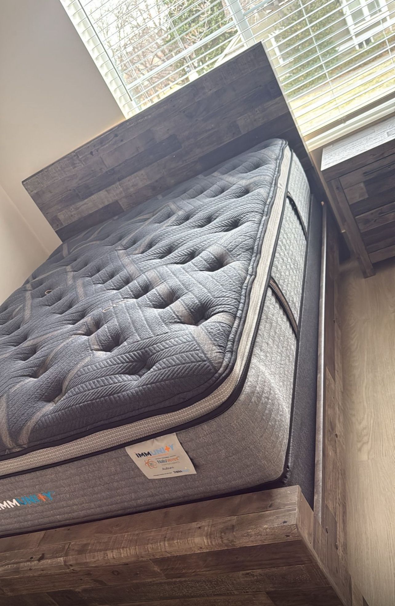 queen bed set with nightstand