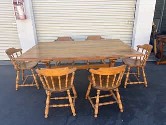 Maple Dining Table With Two Leaves To Extend with 6 chairs