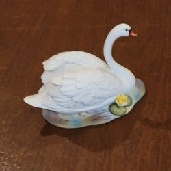 Rare Vintage Ceramic Sandizell Hofner Swan Figurine . Pre-owned, good 
shape, no chips or cracks. Dispaly item. Please see photos for details. 
Il