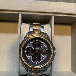 Versus Versace Two Tons Glod And Silver Diamonds Detail