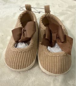 New Old Navy Infant/Baby Girl Corduroy Sneaker Type Slip-on Shoes 12-18 Mo (NWT)