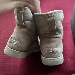 Uggs Women 9.5 Taupe Color 