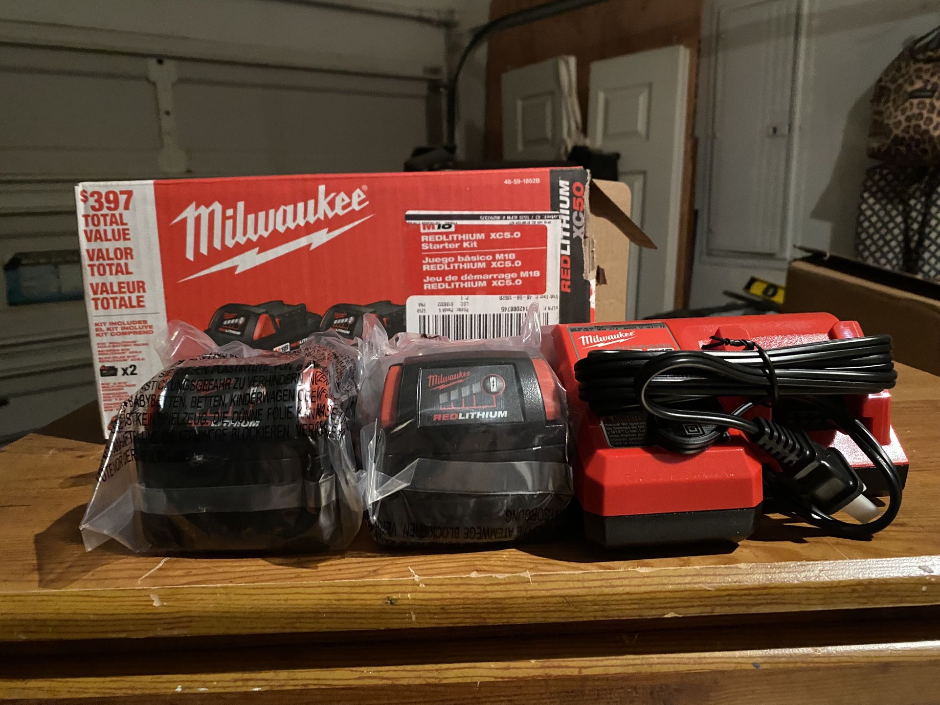 Milwaukee 2 Batteries And Charger