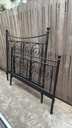 Metal Bed frame (full)