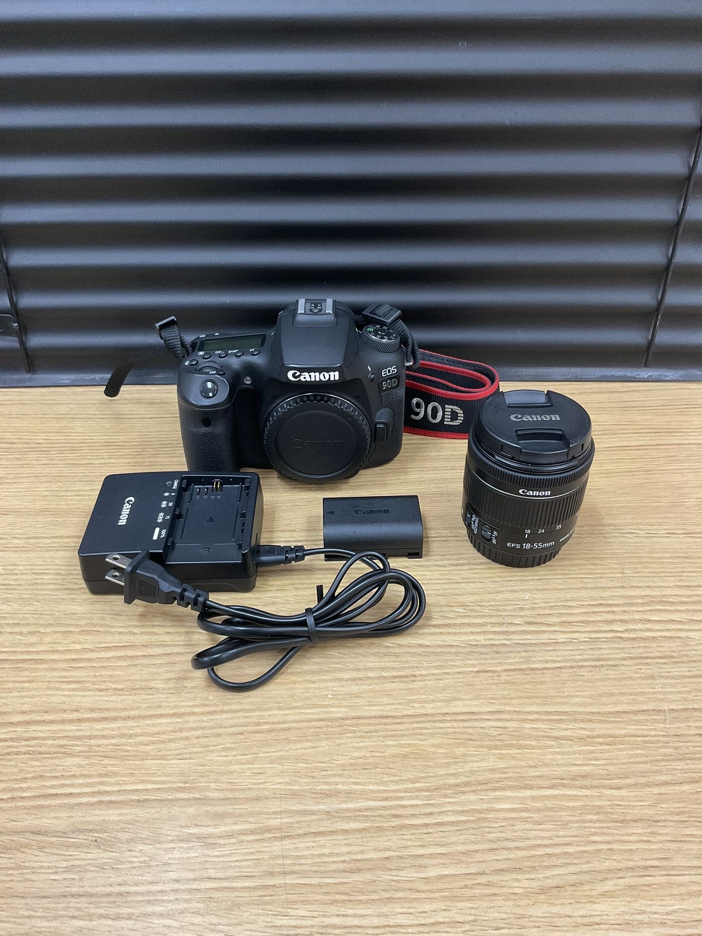 CANON EOS 90D DSLR 4K UHD 32.5MP W/ 18-55 mm LENS, Charger, and Battery