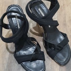 Donald Pliner Heels Size Womans 6 