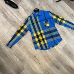 Men’s Burberry shirt large