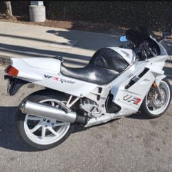 PRICED TO SELL! Limited Edition Pearl White 1993 Honda VFR750F w/Low Mileage
