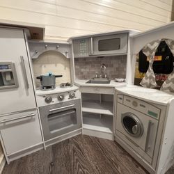 Kids Play Kitchen~Like New 
