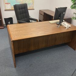 Office Furniture  Hardly Used 