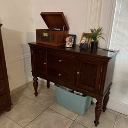 Buffet / Console Table