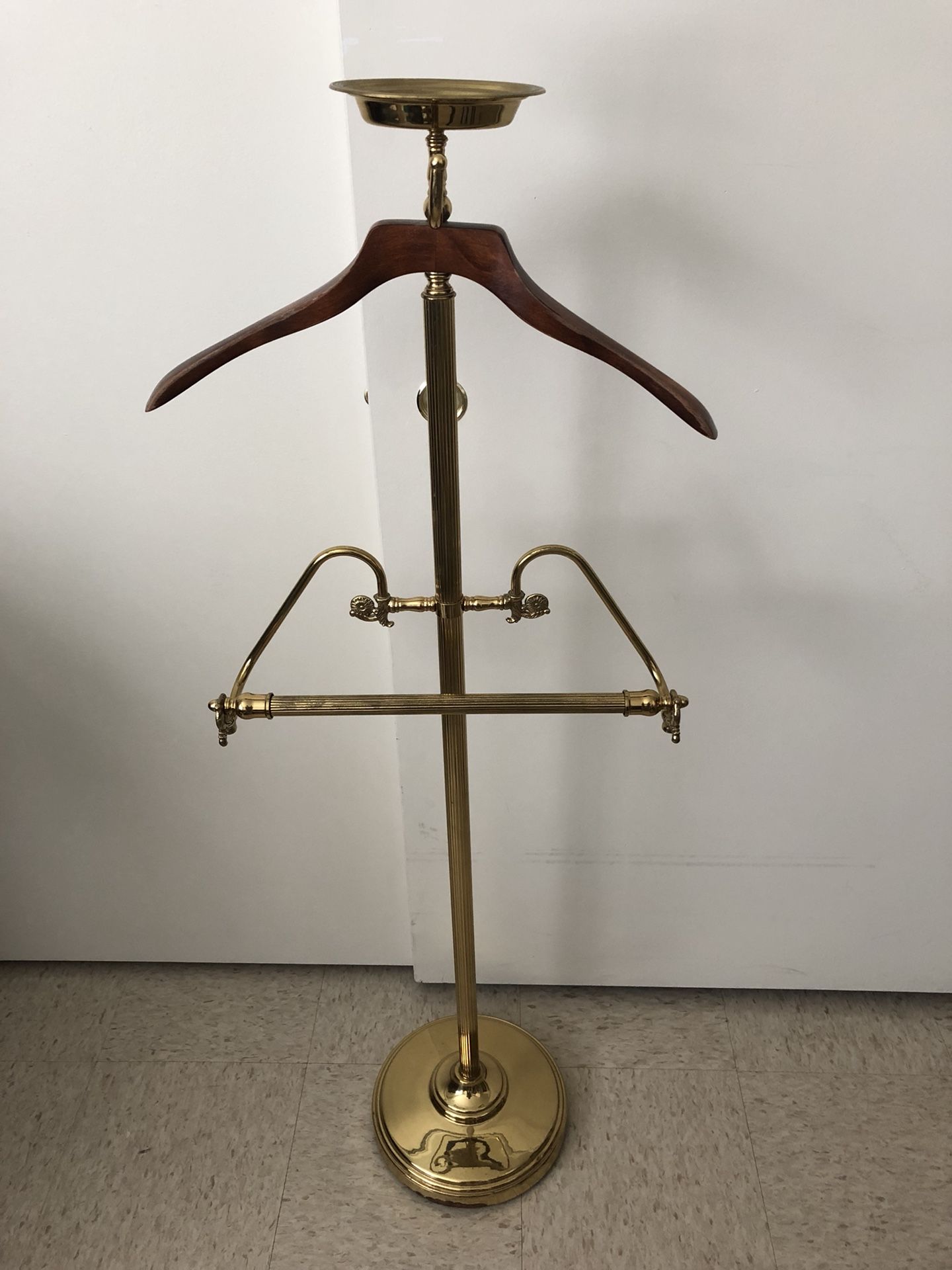 Antique brass Mastercraft valet stand. Vintage Butler