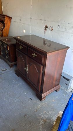 Small credenza/ Dresser