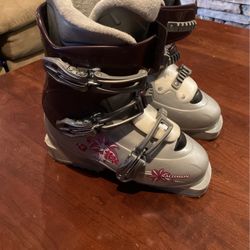 Salomon Girls ski boots Size 22.0