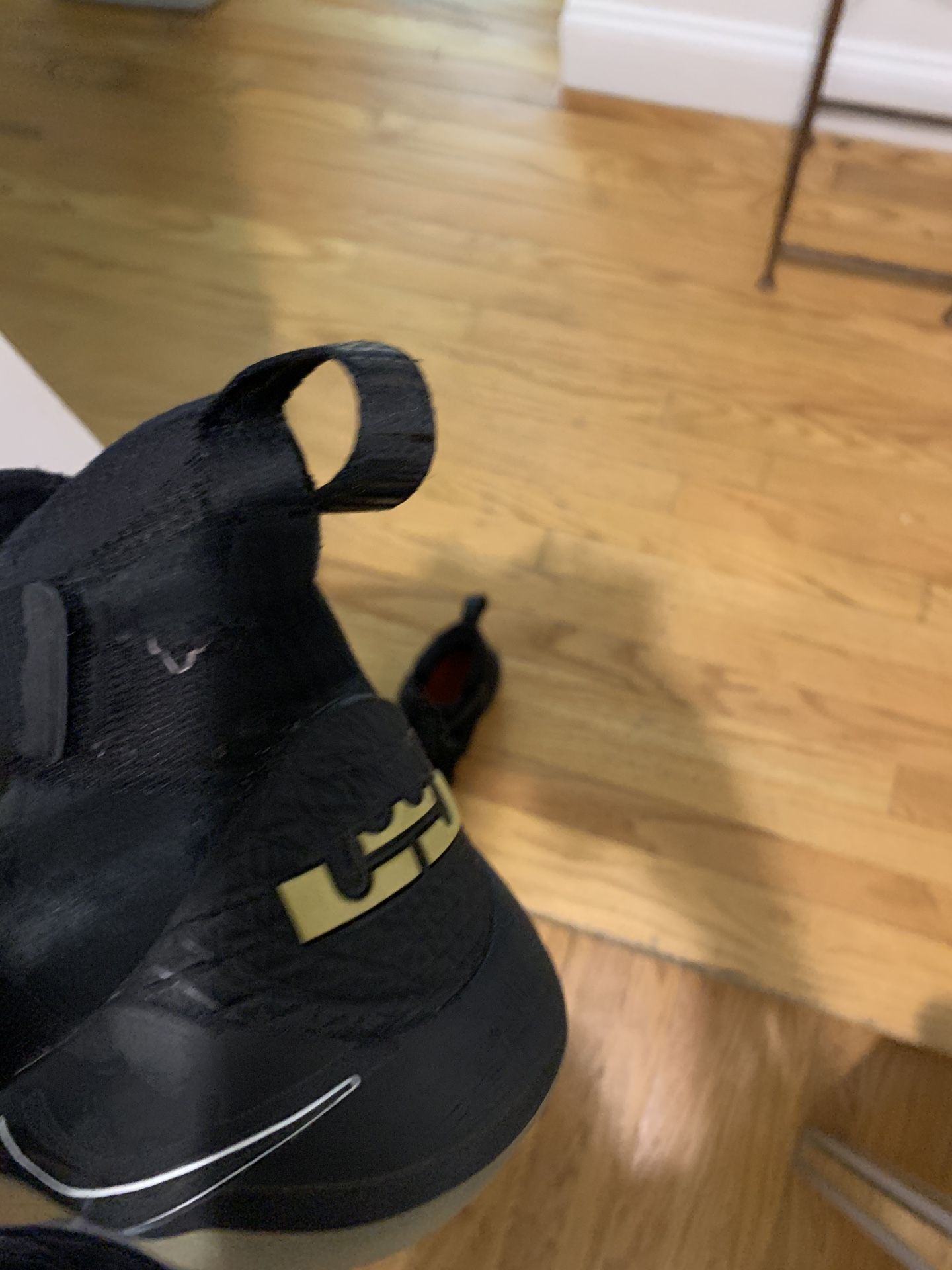 LeBron James Size 10.5 For 10 $ They Go For Few Hundred