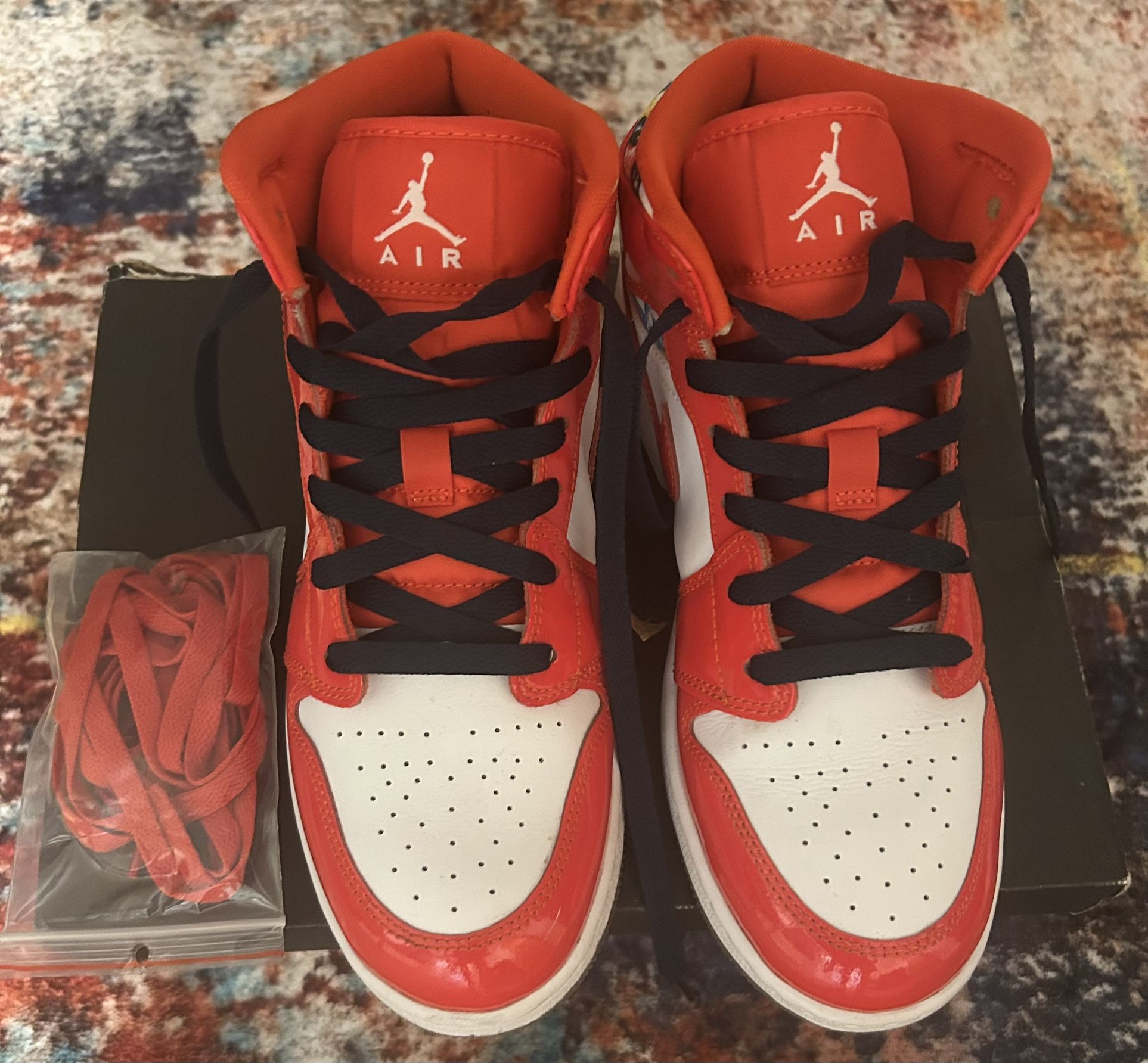 Air Jordan 1 Mid Retro Sneakers  7 Y