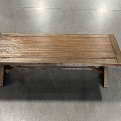 COFFEE TABLE/COCKTAIL TABLE