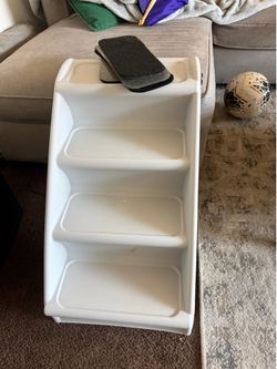 4-Step Plastic Pet Stairs / Dog & Cat Steps – White