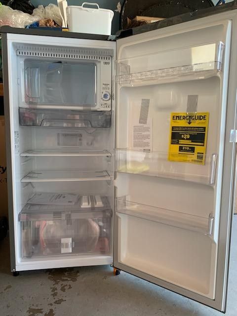 Brand New LG LRONC0605V Refrigerator $100