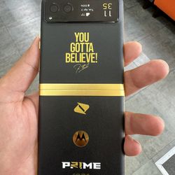 Switch to Boost Mobile And Get a Limited Edition Coach Prime Motorola Razr For Free! 