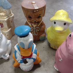 6 Collectible Cookie Jars