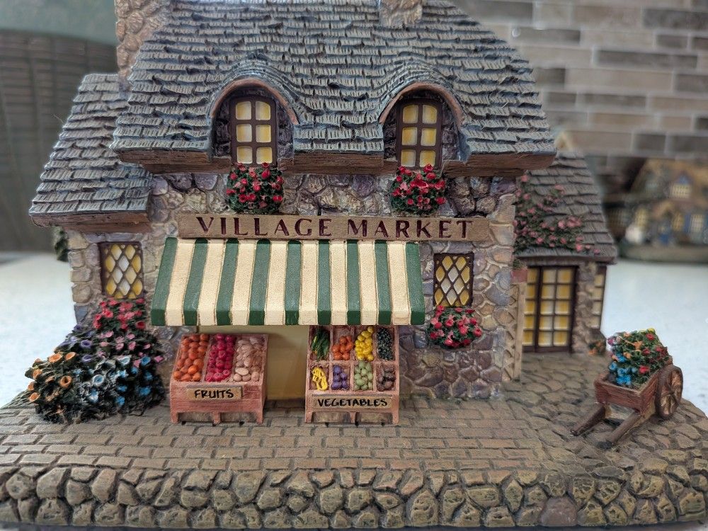 Original Hawthorne Village Collection Thomas Kinkade Village Market.