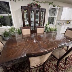 Dining Table Set- Table/chairs/vintage China Cabinet