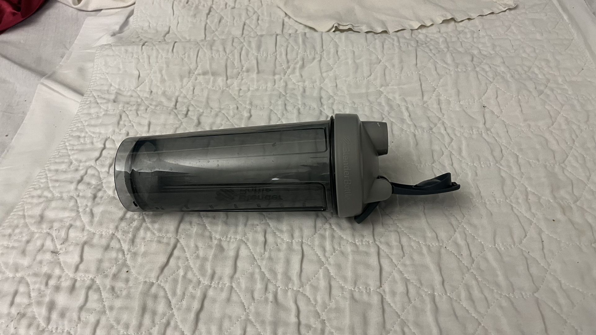 Classic Supieur - Gym/Workout/Shaker Bottle for Protein Mixes, 28 oz