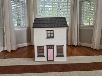 Pottery Barn - Westport Dollhouse