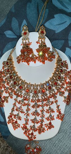 Bridal set comes with noise ring, head piece, ring, earrings, necklace set