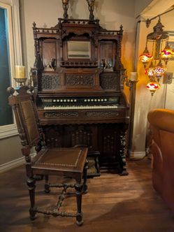 Antique Victorian parlor pump organ