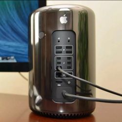 Apple Mac Pro Desktop Computer. Fast And Works Perfectly 