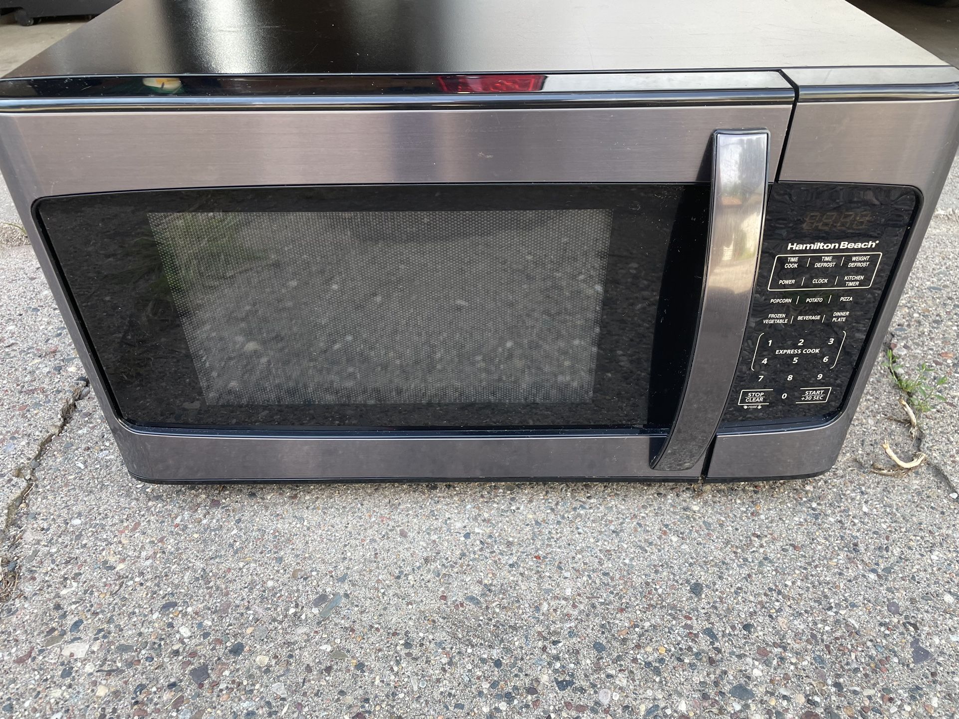 Hamilton Beach 1.1 Cu. Ft. 1000W Black Stainless Steel Microwave