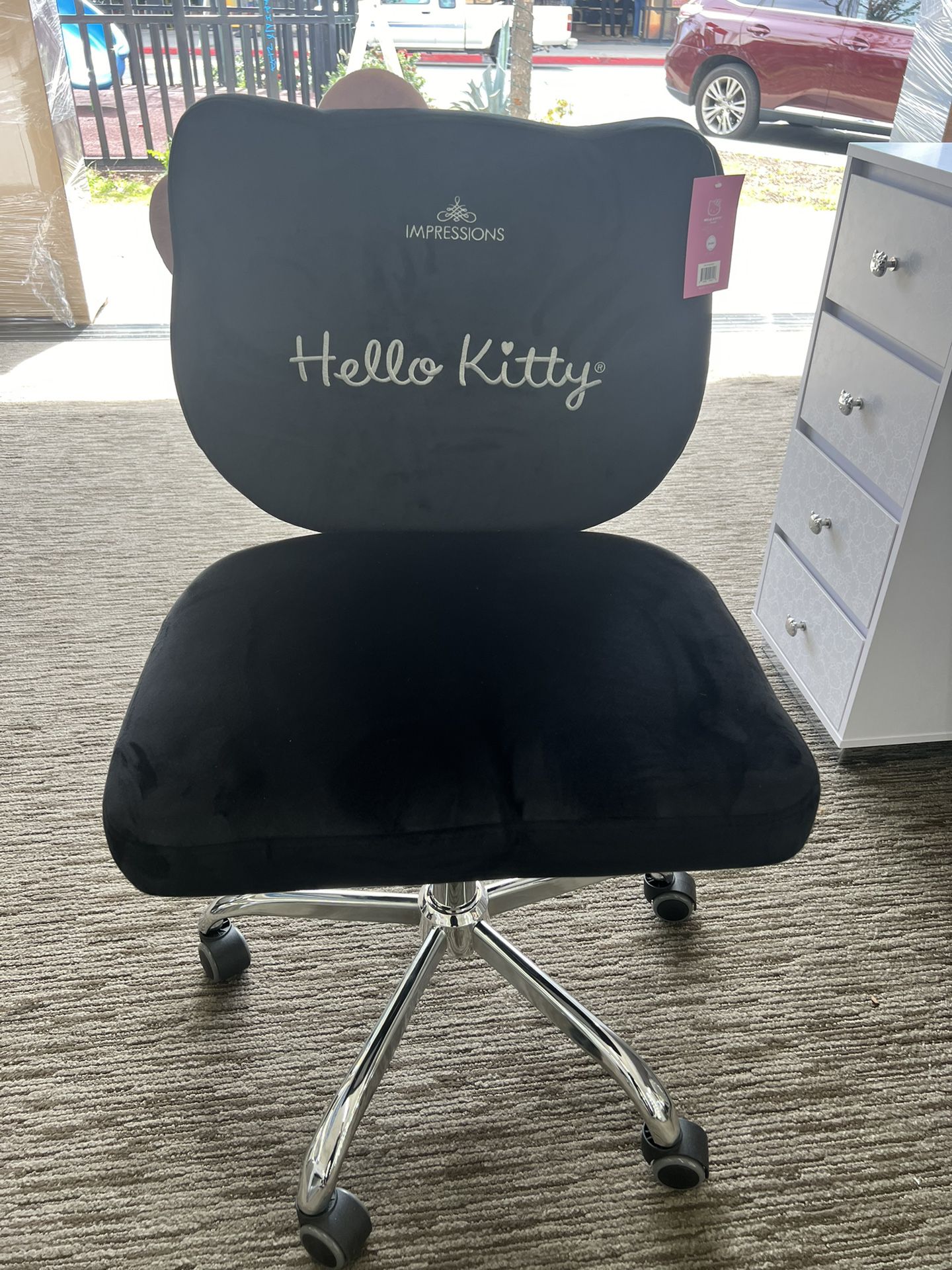 Impressions Hello Kitty Kawaii Swivel Chair
