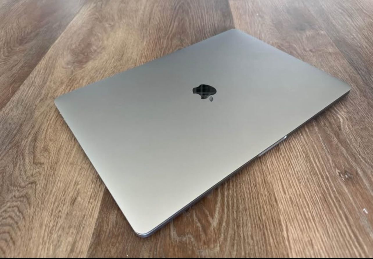 Apple 16" MacBook Pro A2141 i9-9980HK 2.40GHz- 16GB RAM 1TB SSD Sequoia