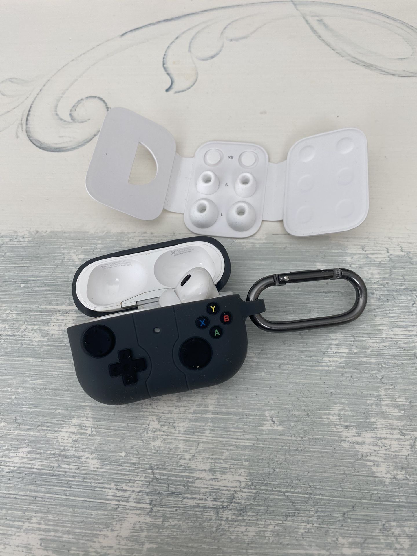 MOVING SALE: Apple AirPods Pro [2nd Generation] (Right Ear Bud, Sizing Tips & Charging Case with Game Controller Keychain Holder)
