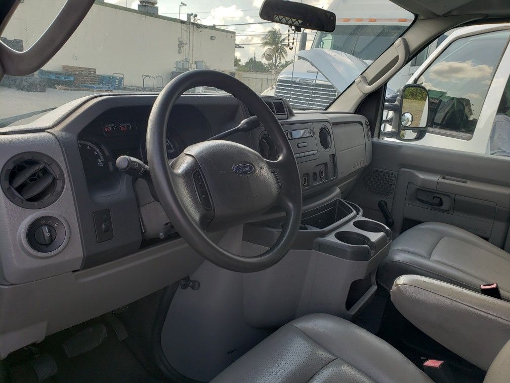 2009 Ford E250 Gargo Van