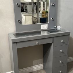 Vanity Desk With Mirror 